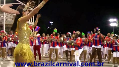 ¡El Carnaval de las Estrellas Brilla con la Presencia Incandescente de Henrique! Samba, Ritmo y Alegría sin Límites en Río