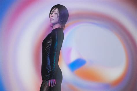 ¡El Deslumbrante Tour Musical de Utada Hikaru: Una Sinfonía Sensorial que Cautivará tus Sentidos!