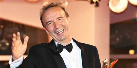 La Noche Encantada de Roberto Benigni: Un Concierto para los Sentidos ¡y para la Caridad!